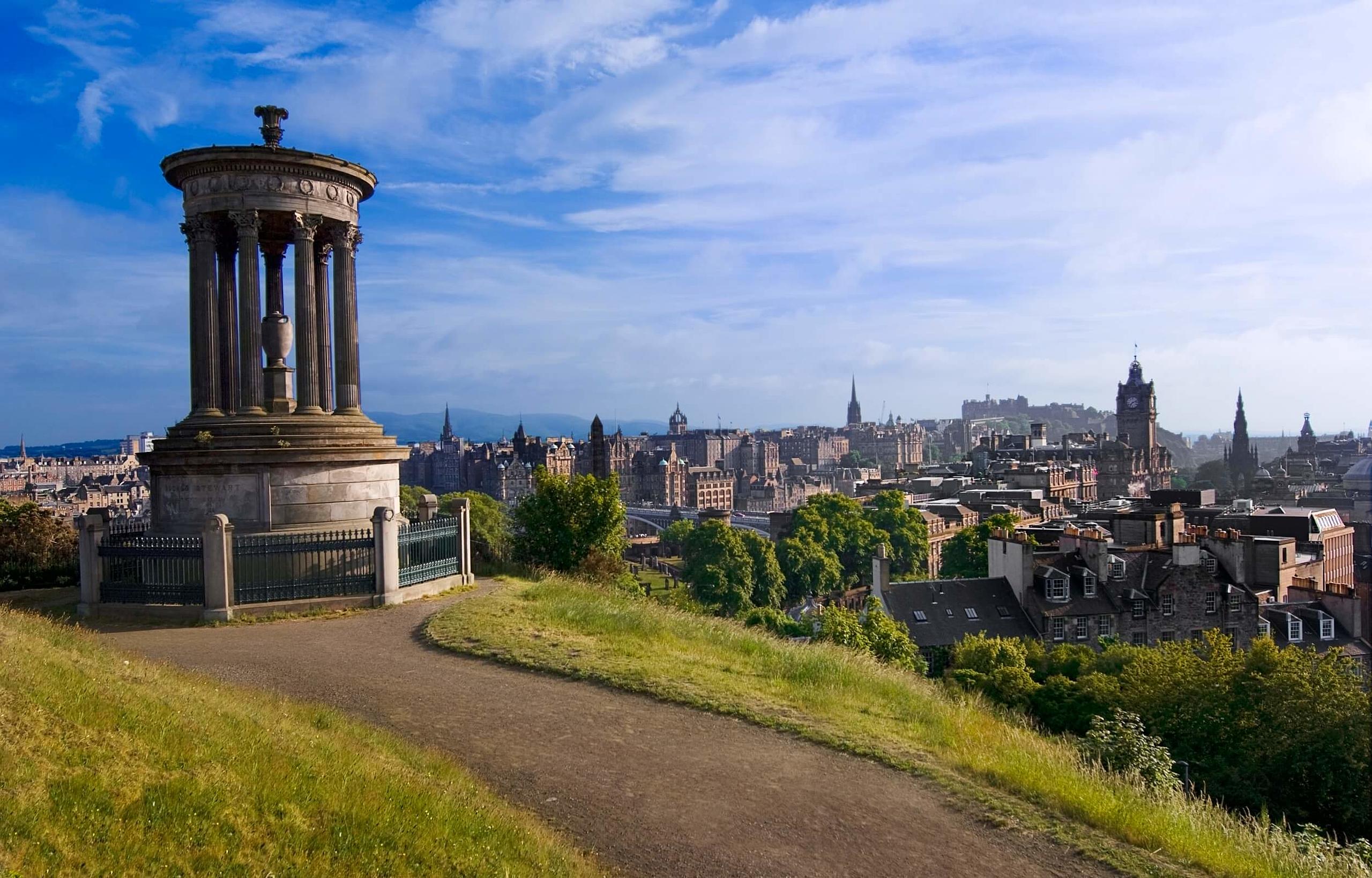 Hier finden Sie Infos zu Sprachreisen nach Edinburgh.